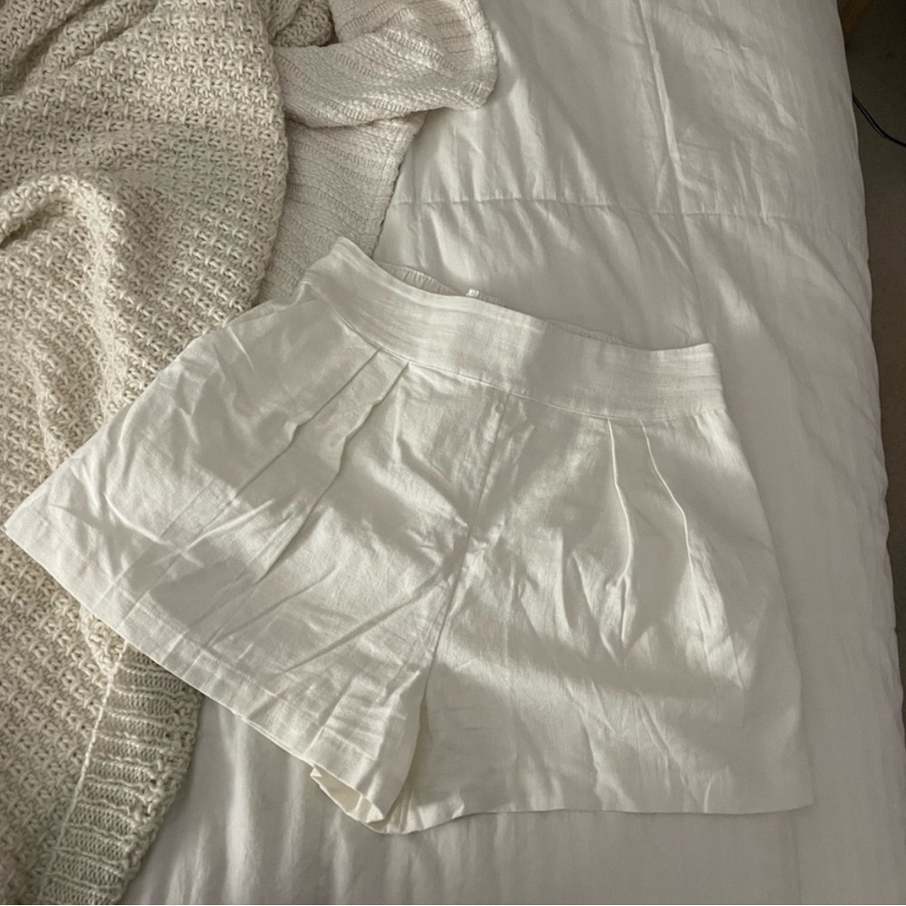 Abercrombie & Fitch white High Waist Shorts